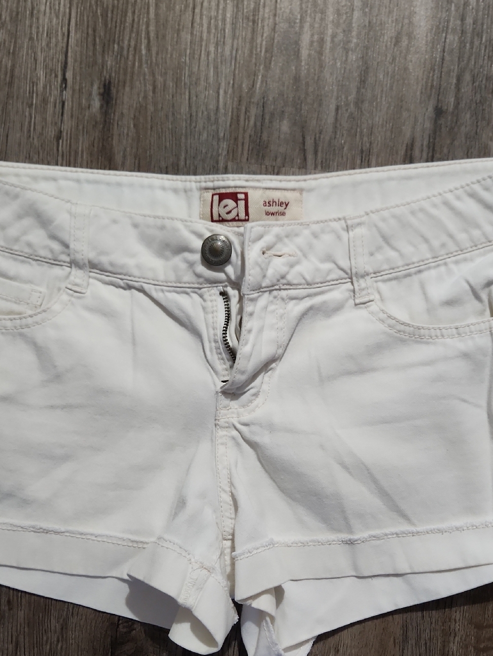 lei Ashley White Low-Rise Denim Shorts